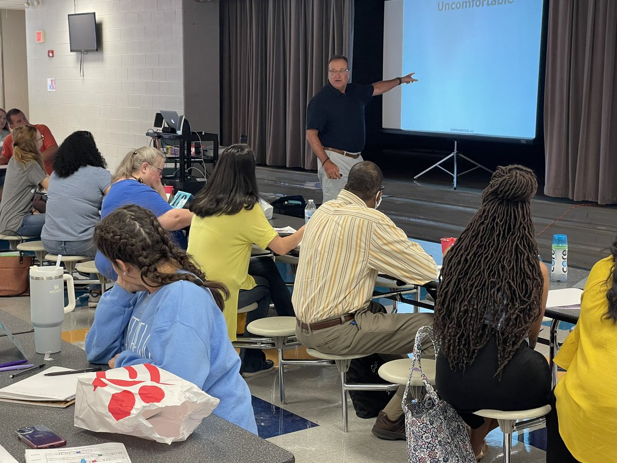 Kim Lavender tweet media