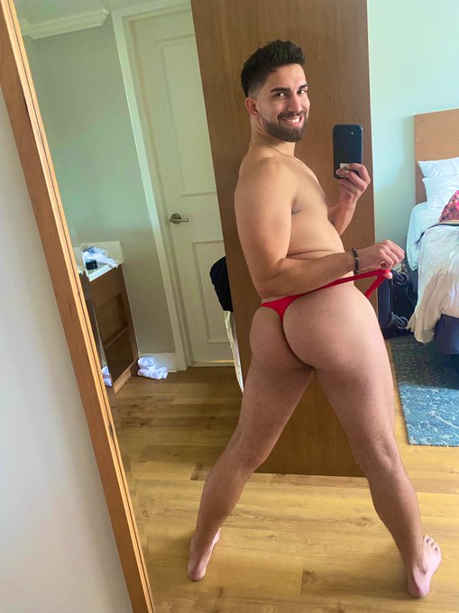 Well &hellip;all dressed for the day👙 &hellip;&hellip;.. off to breakfast 🥞 😀 https://t.co/U2tx9CrV0d