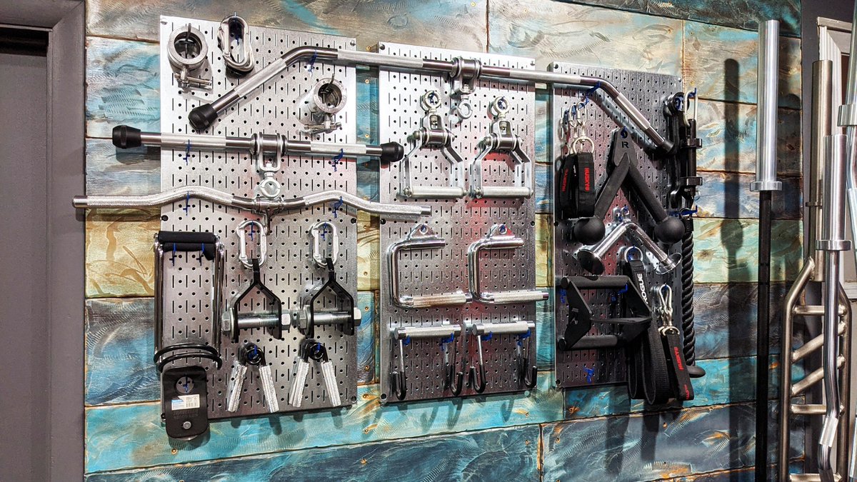 WallControl's tweet image. Cable machine attachment #WallControl Pegboard storage walls make getting a workout in without worrying about the clutter so easy! This nice #gym set up belongs to Matthew!

#gymlife #garagegym #homegym #gympegboard #garagegymtwitter