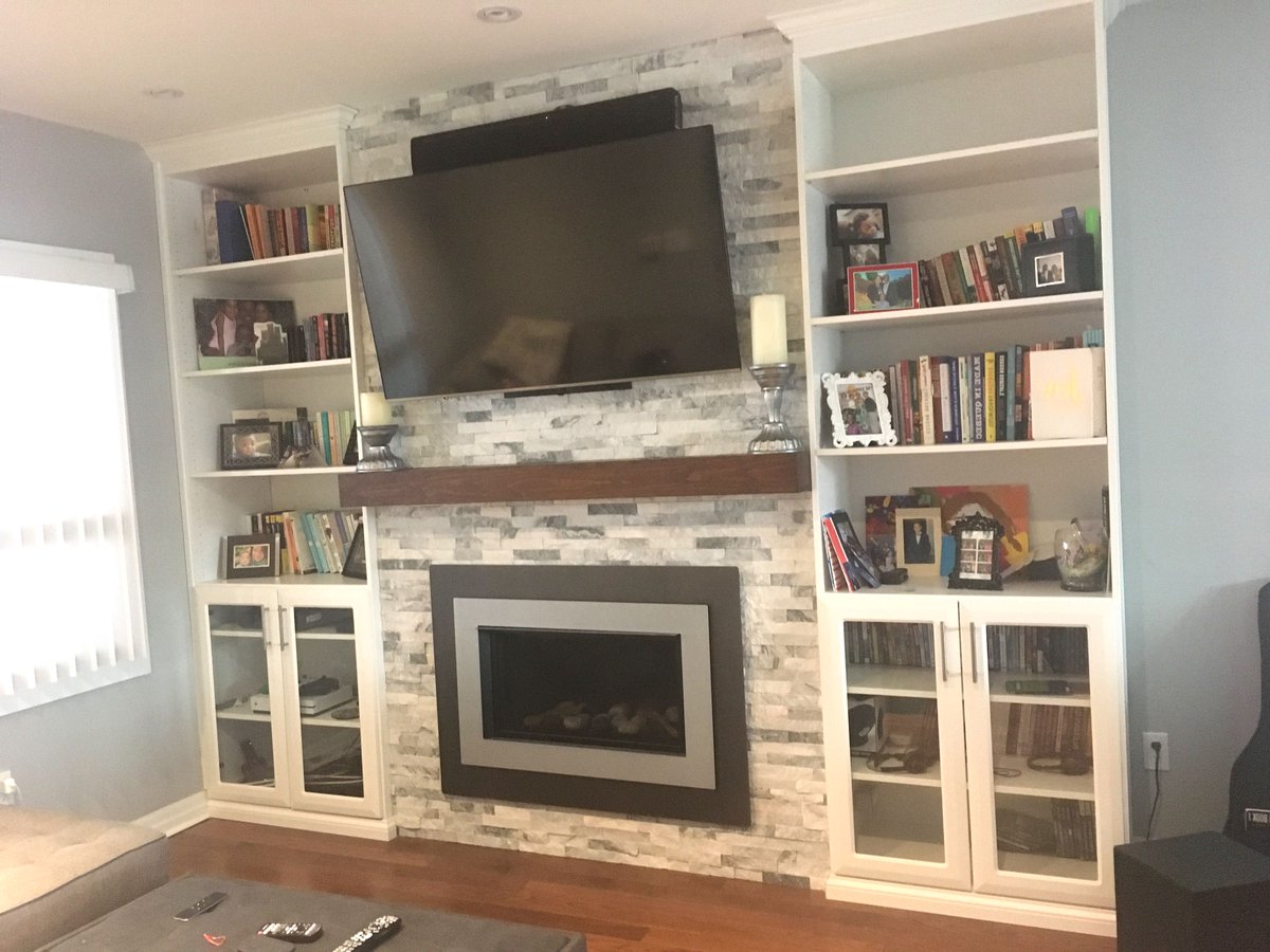 ClosetsByDesign's tweet image. A living room is a well-lived room, and it should feel like it. A customized entertainment system can provide sturdy storage for your electronics as well as room for your personal details. #ClosetsbyDesign #HomeOrganizers #EntertainmentSystem #LoveYourHome #HomeIsHere