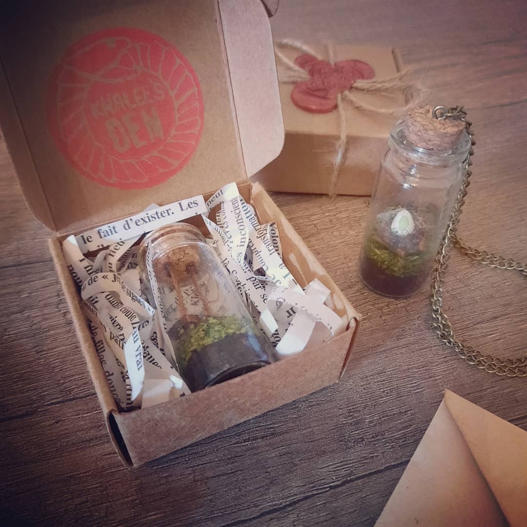 KhaleesDen's tweet photo. Packaging research: done!
I'm pretty happy and proud of it! 😃 What do you think?

https://t.co/DKrxIRlILP

#handmade #vintage #oldschool #soononetsy #packaging #waxseal https://t.co/PeHd60WpLT