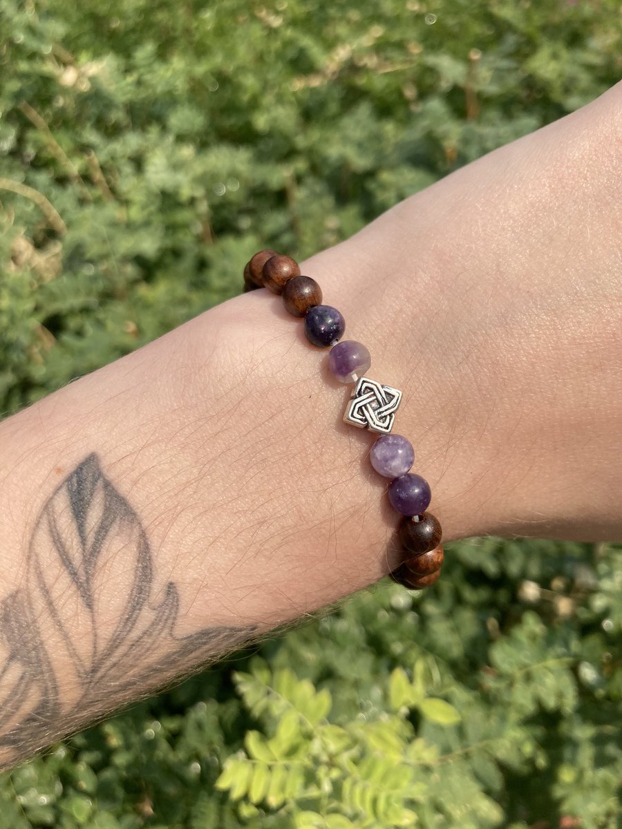 3 new bracelet designs up on my shop!!! ✨🧚‍♂️

Fluorite 
Ocean Jasper
Lepidolite 

etsy.com/ca/shop/Hollow…