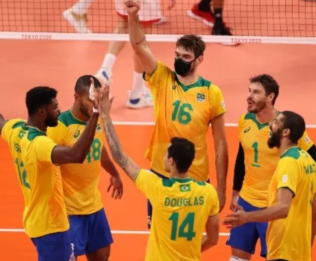 Cuando alguien te diga que con tapabocas no se puede respirar, contale que Lucas Saatkamp juega 2 hs o más de un partido con el barbijo impecablemente bien puesto.