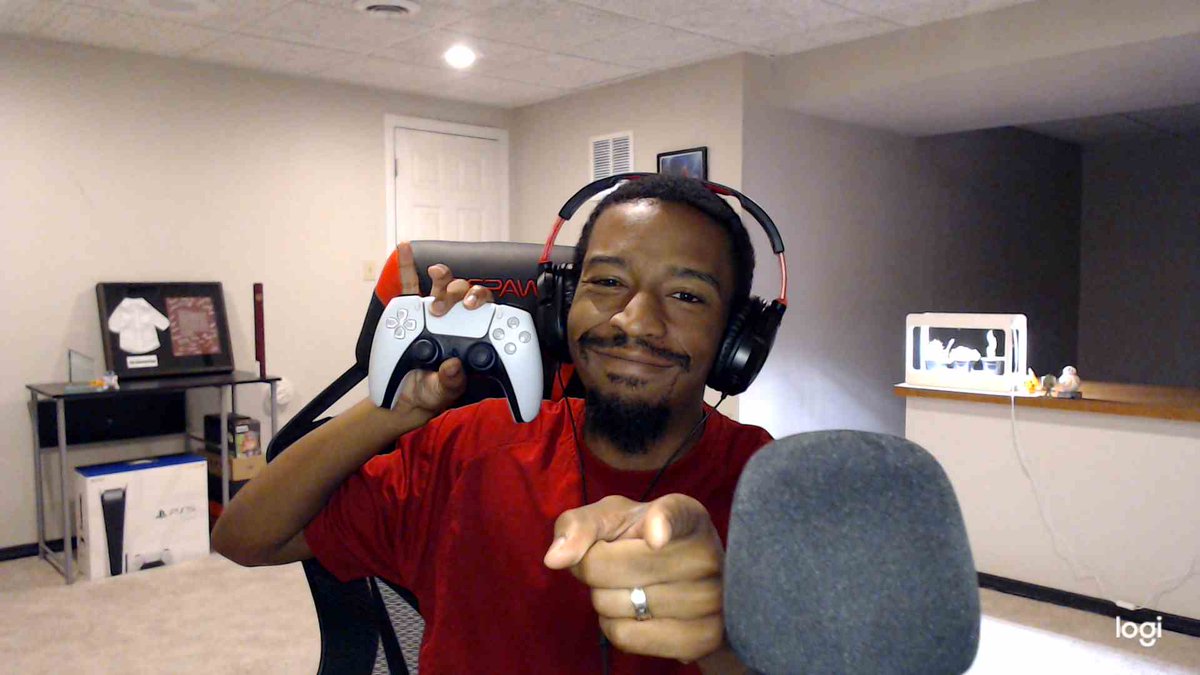 Hey y'all! I'm Kevin Cox-an <a href="/HHMINEWS/">HHMI</a> Hanna Gray Fellow at the <a href="/DanforthCenter/">Danforth Center</a>. I study plant diseases at a single-cell level to figure out how plants &amp; microbes talk to each other. I also use YouTube &amp; Twitch for #scicomm
and just to have fun with games! 1/2 #BlackBotanistsWeek