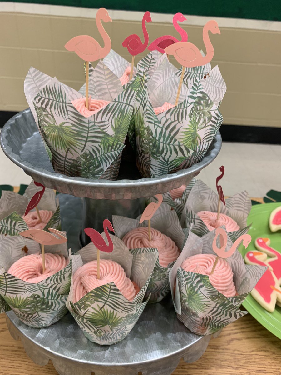 DrMcGill1's tweet photo. Welcome back, Wolfpack! Such a delicious lunch from Lazaro’s Cuban Cusine provided by Timber Ridge PTA🦩 #OurFlockRocks https://t.co/EmwCenEkT8