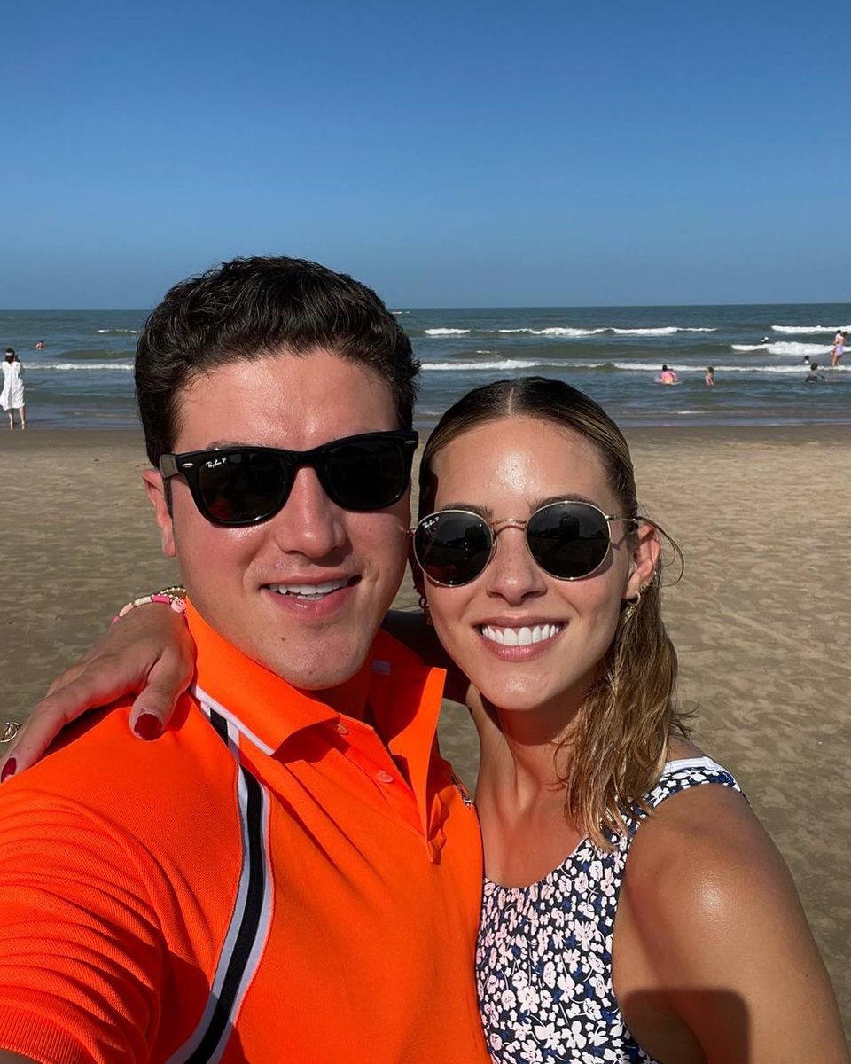 AristeguiOnline's tweet photo. Mientras están en la mira de la FGR y tras multa del INE, así bromean Samuel y Mariana... https://t.co/tdYj1PGwFf https://t.co/oURn4ZVQvD