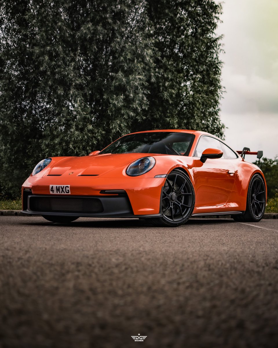 edgeratedmedia's tweet photo. When life gives your curves, Flaunt  them!! @fixed_fast curvy beauty, 992 Porsche 911 GT3 in gulf orange. ⁣

#porsche #992porschegt3 #porschegt3 #Porsche24 #porsche911 #supercars #carphotography #automotive https://t.co/Cn3GQETEBR
