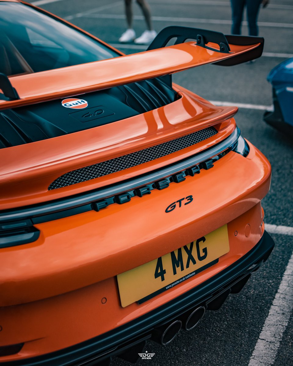 edgeratedmedia's tweet photo. When life gives your curves, Flaunt  them!! @fixed_fast curvy beauty, 992 Porsche 911 GT3 in gulf orange. ⁣

#porsche #992porschegt3 #porschegt3 #Porsche24 #porsche911 #supercars #carphotography #automotive https://t.co/Cn3GQETEBR