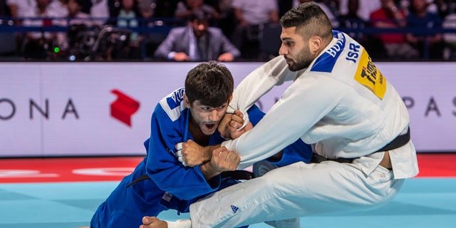 Ya se había retirado un argelino.

Ahora, un judoca sudanés anuncia que se marcha de los Juegos Olímpicos, aparentemente por la misma razón: para no tener que enfrentar al competidor israelí.
La causa palestina es un tema muy presente entre los pueblos árabes.