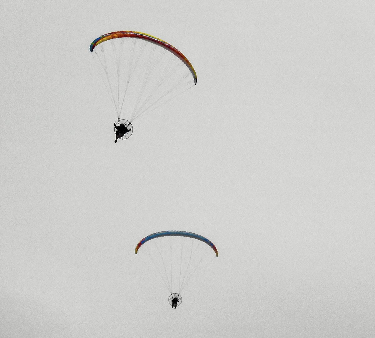 andy_stones's tweet image. Saw two paramotors low over #withernsea on Friday, then later that evening, three flew over the site we were staying on and two looked to land behind trees then take off again. Is that possible? #paramotors