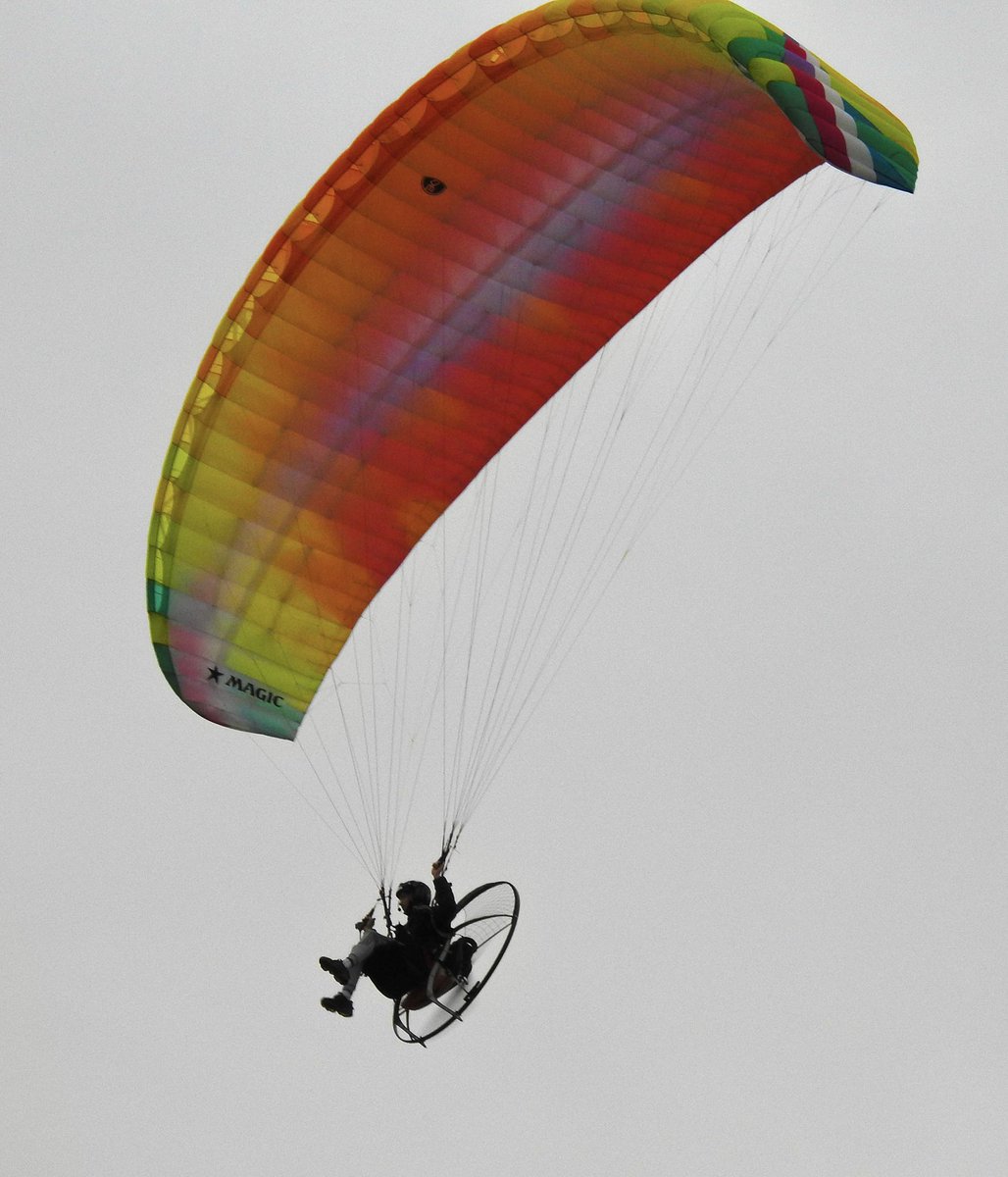andy_stones's tweet image. Saw two paramotors low over #withernsea on Friday, then later that evening, three flew over the site we were staying on and two looked to land behind trees then take off again. Is that possible? #paramotors