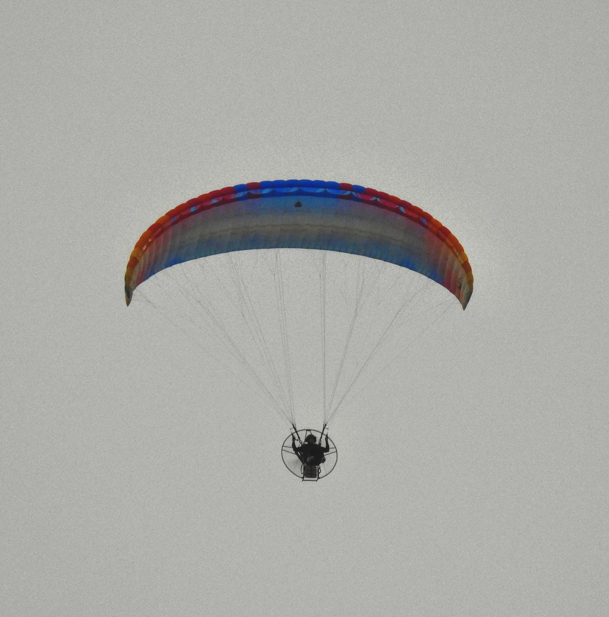 andy_stones's tweet image. Saw two paramotors low over #withernsea on Friday, then later that evening, three flew over the site we were staying on and two looked to land behind trees then take off again. Is that possible? #paramotors