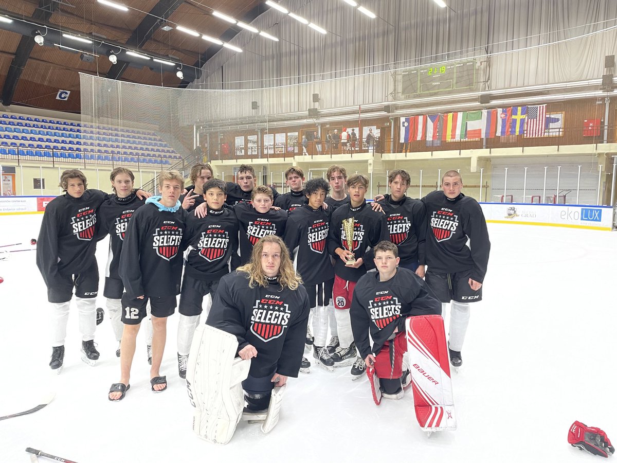 marcusnovy's tweet photo. 2nd place to Slovenia National team. It was a good run. @200x85 @CCMHockey #CCMBled https://t.co/BMEDksNt5d