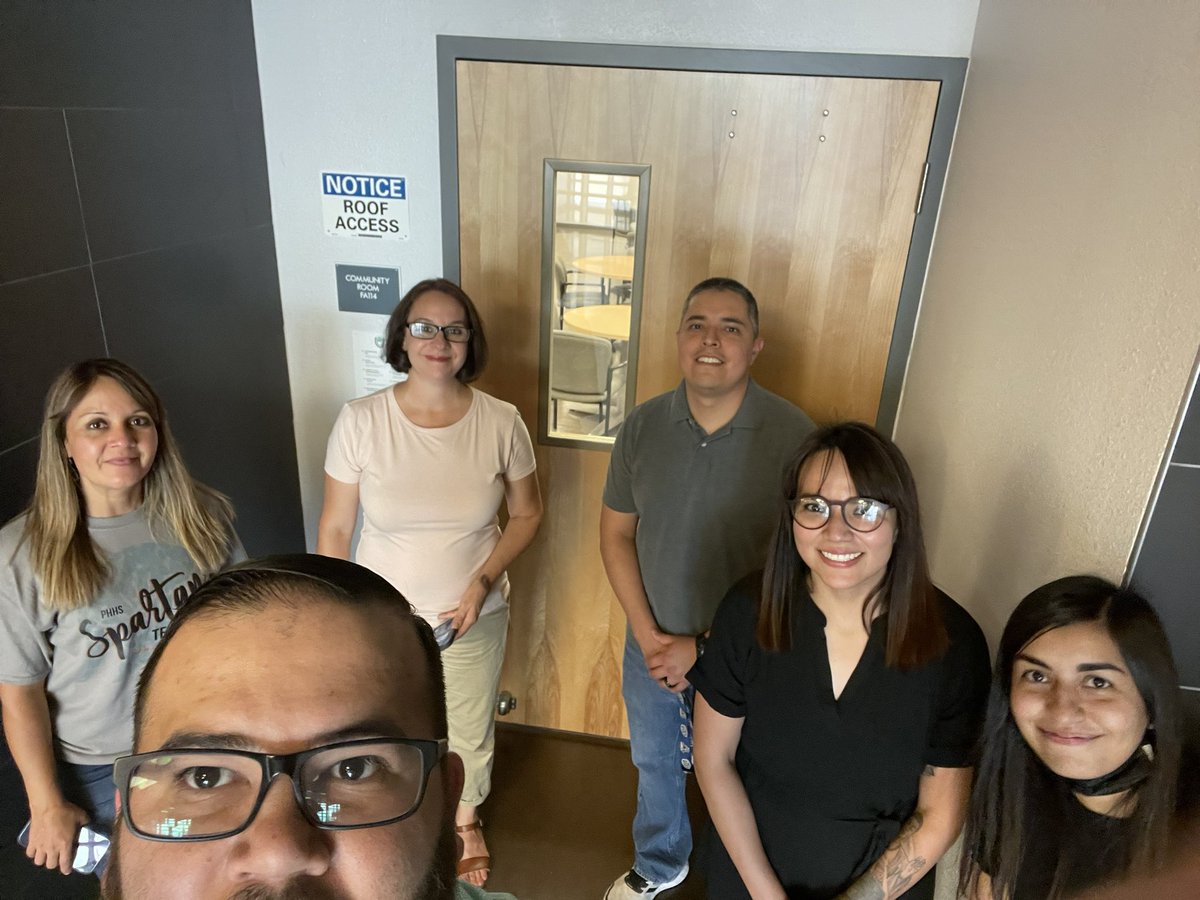 piherna8's tweet photo. @PHills_HS We are at “the room that hosts our visitors #rise #leavenodoubt https://t.co/Pd9HJhcqwe