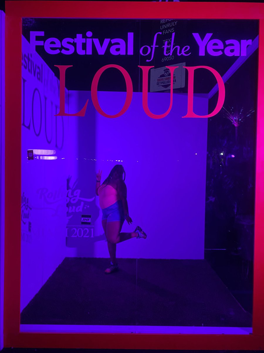 Rolling loud was the best thing ever !! 10/10 I highly recommend. See you next year 🥳🏖
