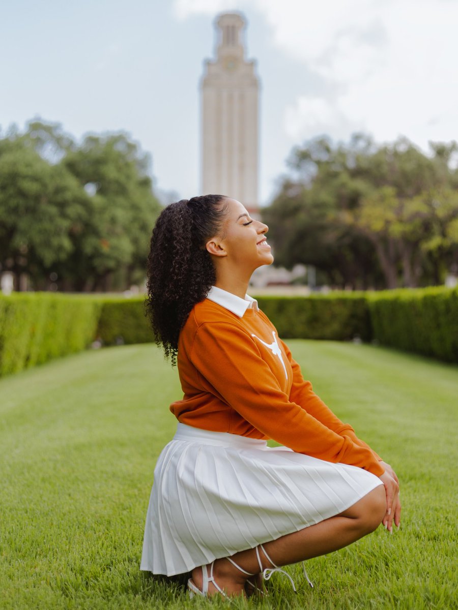kiaraupshur's tweet image. t-minus 5 days before I get to put the dip in diploma 🧡 #utgrad @crlsrdzphoto