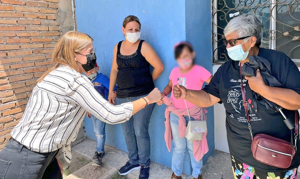 Gabyvazquezch's tweet photo. Excelente inicio de semana para todos 🙌🏻
👉🏻 Vamos a seguir trabajando de cerca con la gente, atendiendo desde nuestra trinchera, sus demandas y necesidades. 💪🏻
#GenerandoVamos por la gente! 🙋♀️ https://t.co/GwZsX8afV3