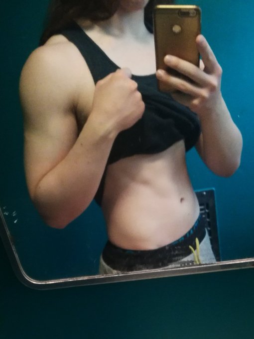 was changing my clothes and thought my tiddies were lookin good https://t.co/NjAIaJ4QXw