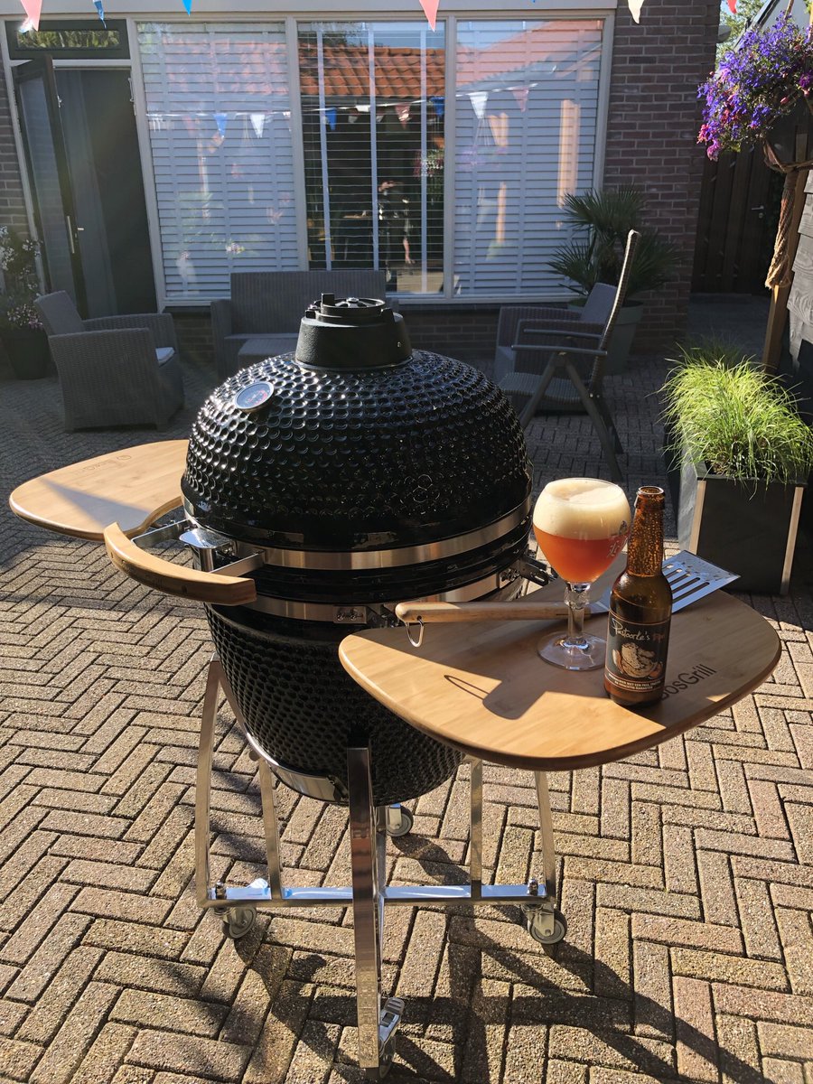 mario_kuiper's tweet photo. Na de #KamadoJoe is er ook de #KamadoMario direct of indirect geen probleem #workshop grillen is prima blijven hangen, ik denk nu na over een egg restaurant  #COVID19 houd mij nog even tegen 😉 wat een pracht aankoop #BBQ-en met #kerngetallen wie had dat ooit van mij verwacht 🍗 https://t.co/djxZcSkfVL