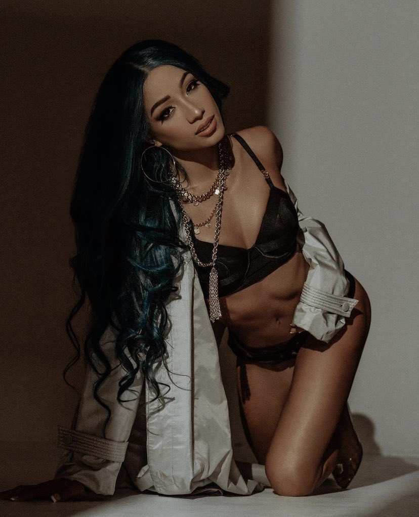 BOSSlNTHEHOOD's tweet photo. ᅠᅠ
ᅠ

          𝐌𝐄𝐑𝐂𝐄𝐃𝐄𝐒 𝐊.𝐕𝐀𝐑𝐍𝐀𝐃𝐎.   

             a lewd based portrayal
         of WWE’s 𝙎𝙖𝙨𝙝𝙖 𝘽𝙖𝙣𝙠𝙨. mdni.

                          ♡ ╱ ↻

ᅠ
ᅠ https://t.co/RZ3Zg7vX4v