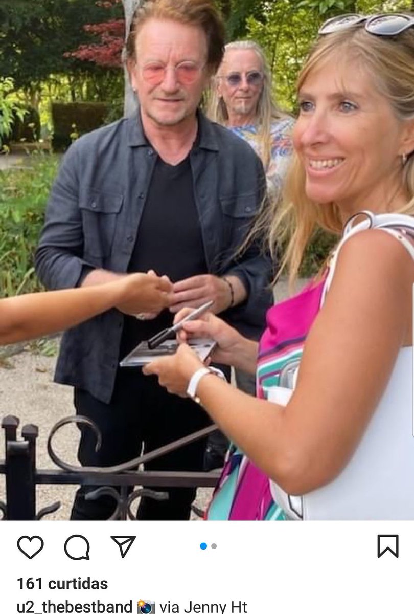 febottini's tweet photo. Lucky fan with #U2's #Bono and #AdamClayton in France.
(Jenny Ht) https://t.co/XGrM8QH3LP