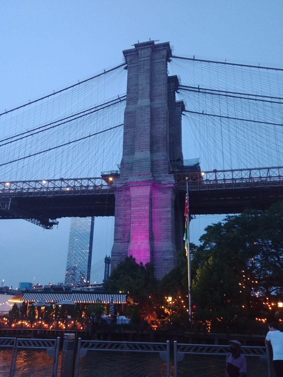 The Brooklyn Bridge in all its glory over thr weekend! Sure looks beautiful.