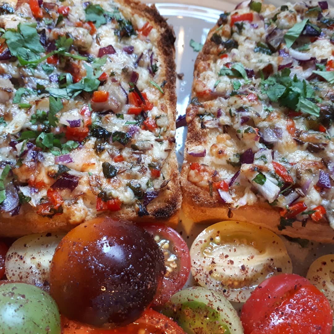 minijaffa13's tweet photo. Did @NishaKatona Cheese on Toast tonight with @iowtomatoes &amp; simacand twas  #flumpinglush 😋 https://t.co/pTTrs5DyjM