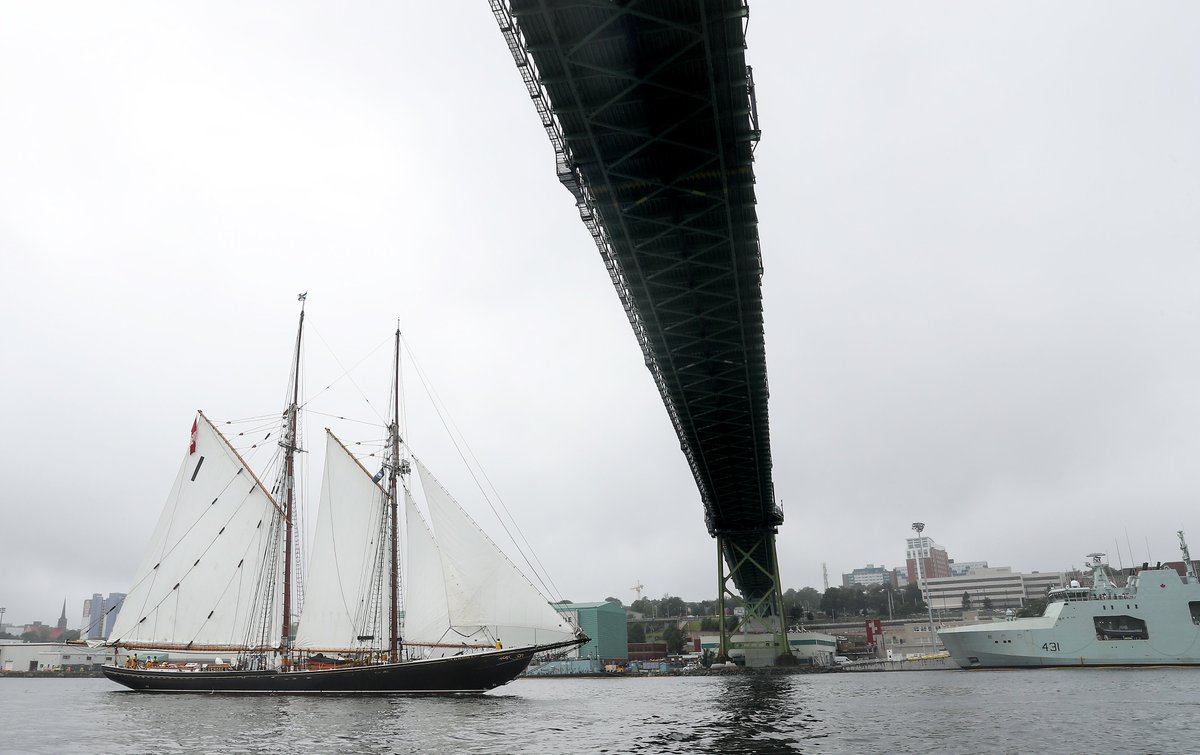 Halifax, you sure know how to make a schooner feel special! A huge thanks to Dominion Diving for organizing this escort, and to @HMCS_NCSMORIOLE, <a href="/KrakenRobotics/">Kraken Robotics</a>, Atlantic Towing, Sma'knis Maritime, <a href="/RosboroughBoats/">Rosborough Boats</a> &amp; <a href="/CoastGuardCAN/">Canadian Coast Guard</a> for sailing in with us.

📷: Communications NS