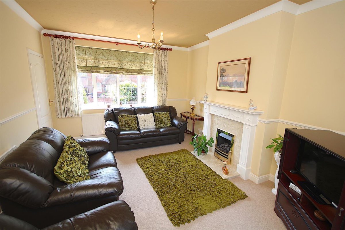 NFLeicester's tweet photo. 🎉 𝗡𝗘𝗪 𝗟𝗜𝗦𝗧𝗜𝗡𝗚! 🎉 3 Bedroom Semi Detached Home in #Leicester. £229,950. 📞 us on 0116 366 5666 to arrange your viewing! 😊 https://t.co/5J5SGBtla9