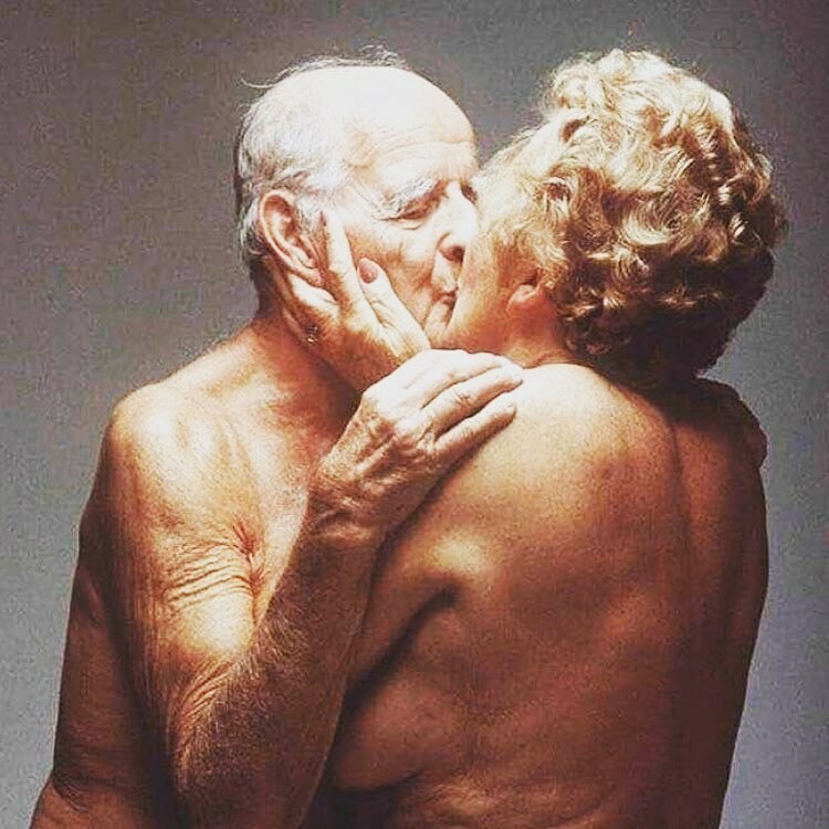 Connected intimacy has no age limit. With proper nurturing, care and communication, intimacy can continue to be satisfying and exciting well into your golden years. 🥰

#massageoil #massage #skincare #massagetherapy #massagetherapist #couplesphotos #touch #massagebutter #orga…