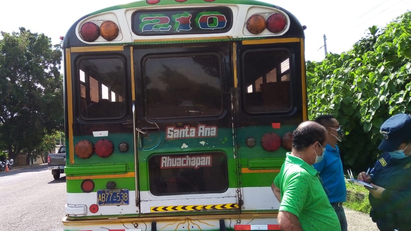 Sancionan a unidad de la ruta 210 por circular con llantas en