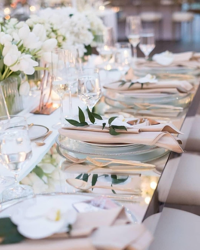 📸: @insideweddings Head table goals! ​ ​Photo: @mayamyersphoto ​Event Design, Production, Planning: @sterlingengagements ​Linen: @luxe_linen