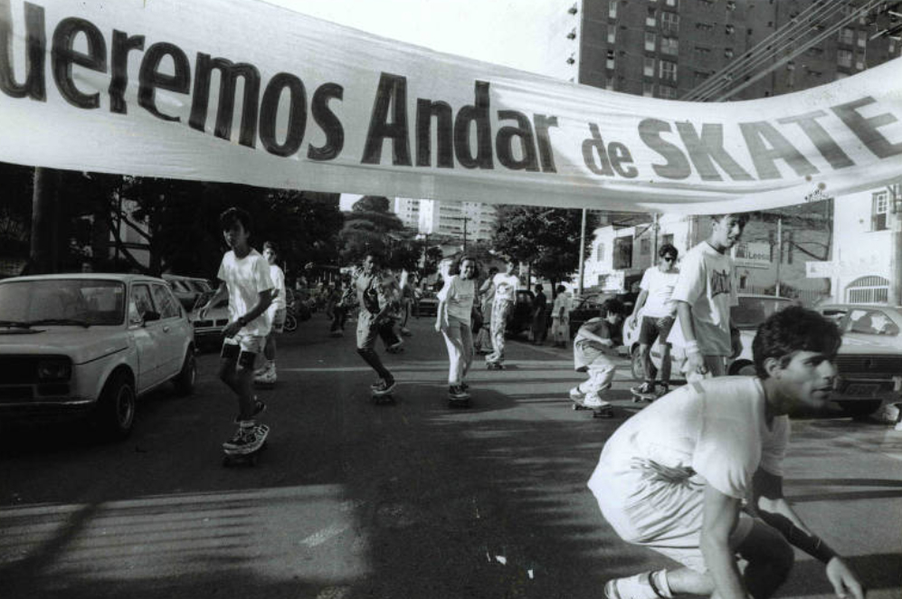 blackmediaskate's tweet photo. Ontem o Brasil todo foi convertido pela @Rayssa_Leal_Sk8. O mais importante disso tudo é a consciência que ela tem da importância dos que vieram antes. Tudo é uma coisa só. Em 1984, o skate foi proibido em no Ibirapuera. + https://t.co/vQhhPYb1dI