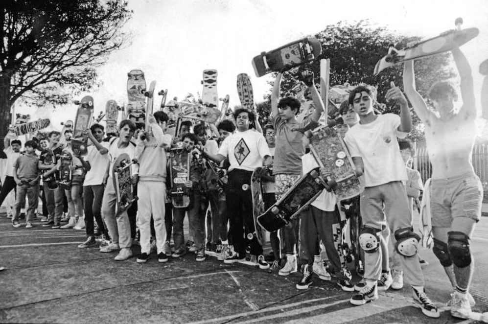 blackmediaskate's tweet photo. Ontem o Brasil todo foi convertido pela @Rayssa_Leal_Sk8. O mais importante disso tudo é a consciência que ela tem da importância dos que vieram antes. Tudo é uma coisa só. Em 1984, o skate foi proibido em no Ibirapuera. + https://t.co/vQhhPYb1dI