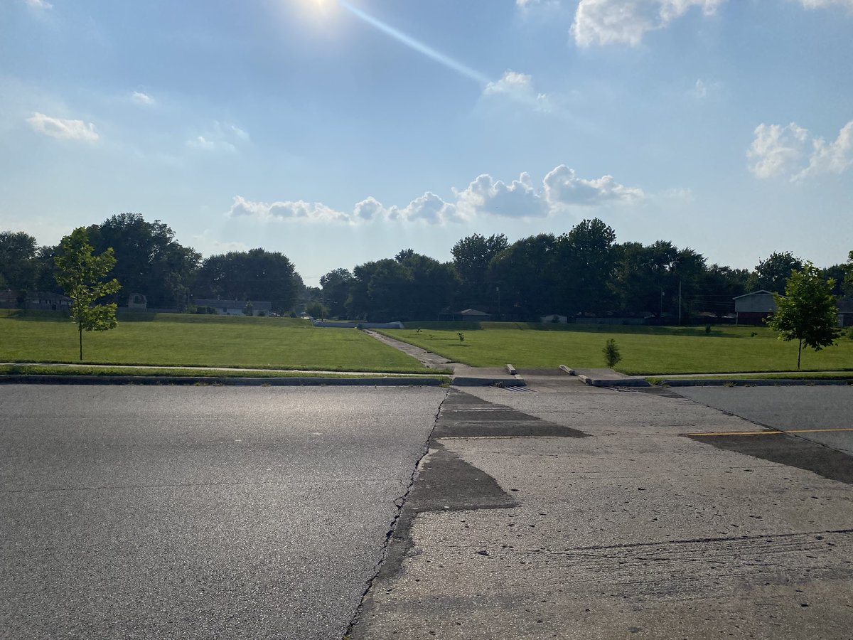 GreenQueenCity's tweet photo. Glenwood Park, before and after a brief but intense summer storm. Our watersheds need more rain gardens, bio swales and green infrastructure. They need #rewilding https://t.co/mrLQR0pPKV