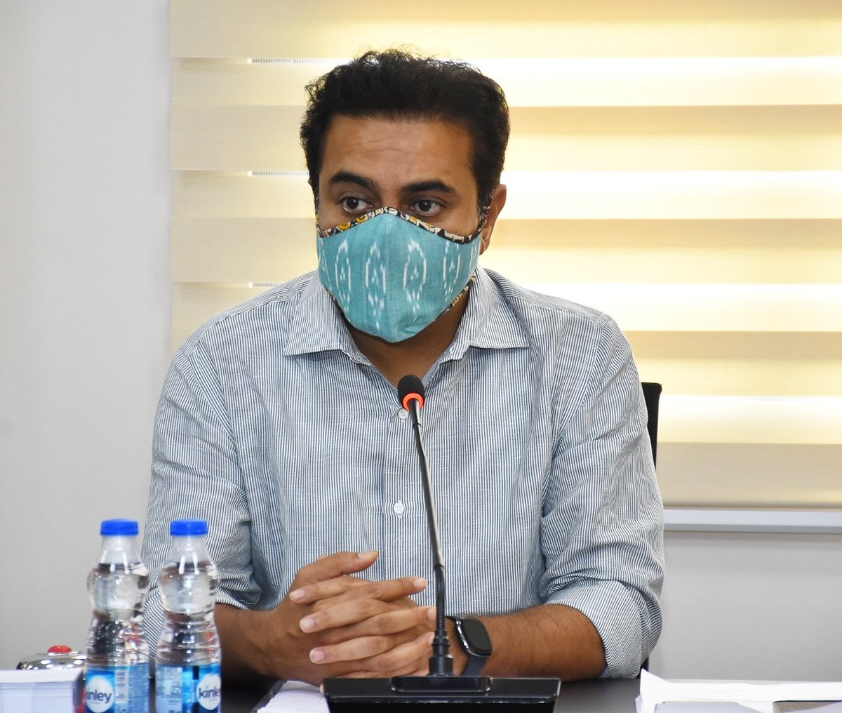 MinisterKTR's tweet photo. రాజన్న సిరిసిల్ల జిల్లాలో అభివృద్ధి పనుల పురోగతి, తదితర అంశాలపై జిల్లా అధికారులతో మంత్రి @KTRTRS సమీక్ష నిర్వహించారు. ఈ సమావేశంలో ఎమ్మెల్యే చెన్నమనేని రమేష్ బాబు, @Collector_RSL కృష్ణ భాస్కర్ ఇతర అధికారులు పాల్గొన్నారు. https://t.co/Z5wfz2cwqo