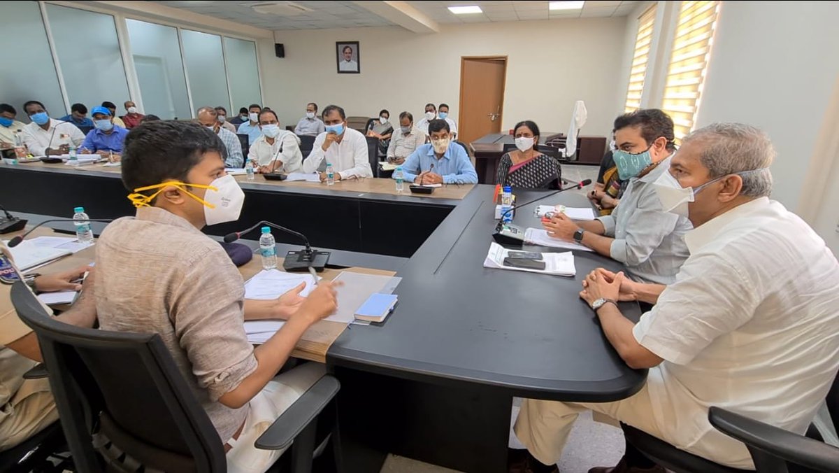 MinisterKTR's tweet photo. రాజన్న సిరిసిల్ల జిల్లాలో అభివృద్ధి పనుల పురోగతి, తదితర అంశాలపై జిల్లా అధికారులతో మంత్రి @KTRTRS సమీక్ష నిర్వహించారు. ఈ సమావేశంలో ఎమ్మెల్యే చెన్నమనేని రమేష్ బాబు, @Collector_RSL కృష్ణ భాస్కర్ ఇతర అధికారులు పాల్గొన్నారు. https://t.co/Z5wfz2cwqo