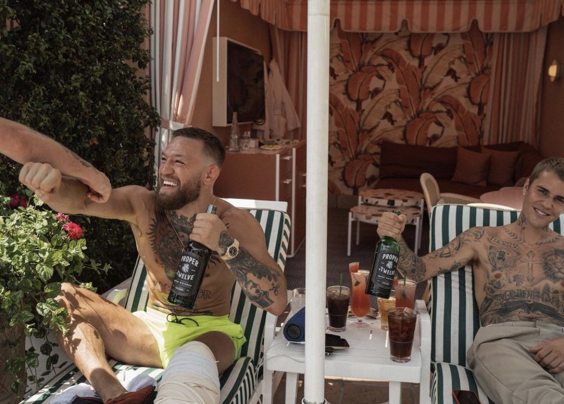 xTheNotorious's tweet photo. #UFCrp #MMARp
โSome laughs with Bieber, poolside.โ #SinCity
๐ฅ ๐ฒ https://t.co/1APNmVVmKQ