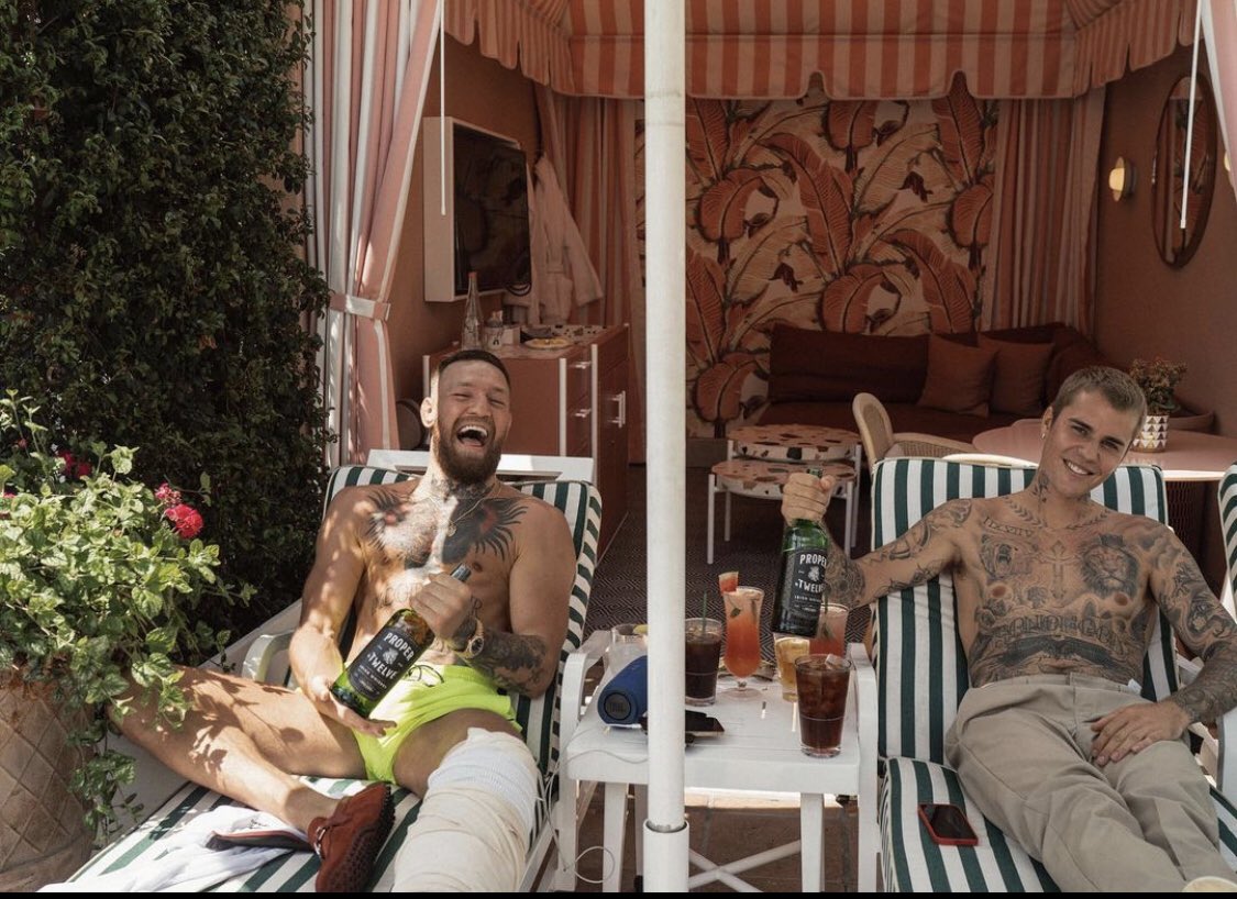 xTheNotorious's tweet photo. #UFCrp #MMARp
โSome laughs with Bieber, poolside.โ #SinCity
๐ฅ ๐ฒ https://t.co/1APNmVVmKQ