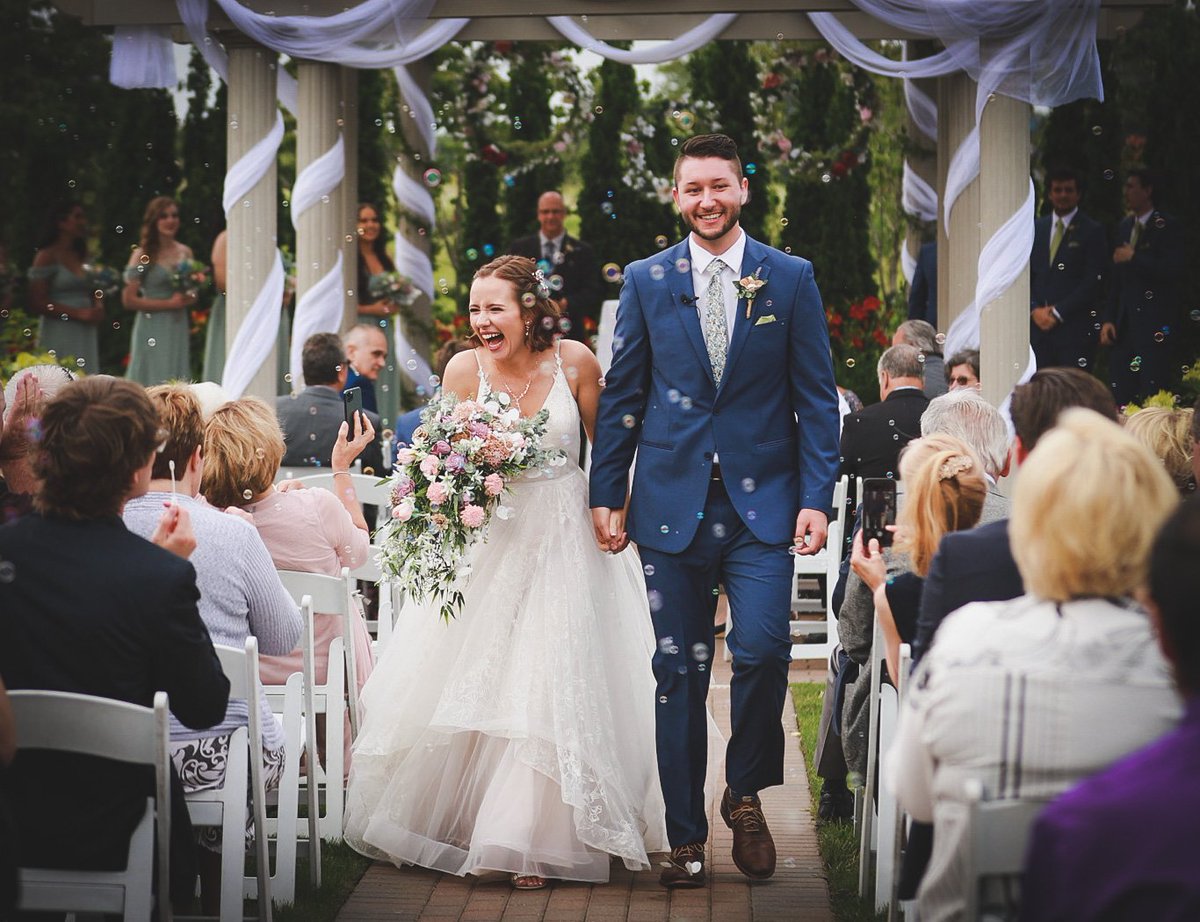 crossed__paths's tweet photo. A few of our favorites from the wedding we photographed this past weekend ❤ https://t.co/NF21RsPwaS