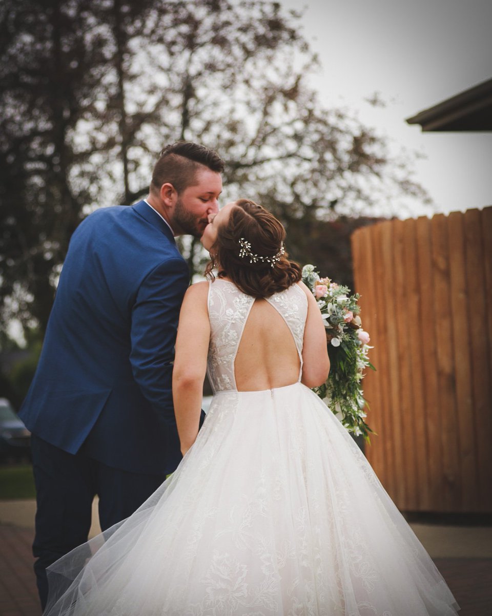 crossed__paths's tweet photo. A few of our favorites from the wedding we photographed this past weekend ❤ https://t.co/NF21RsPwaS