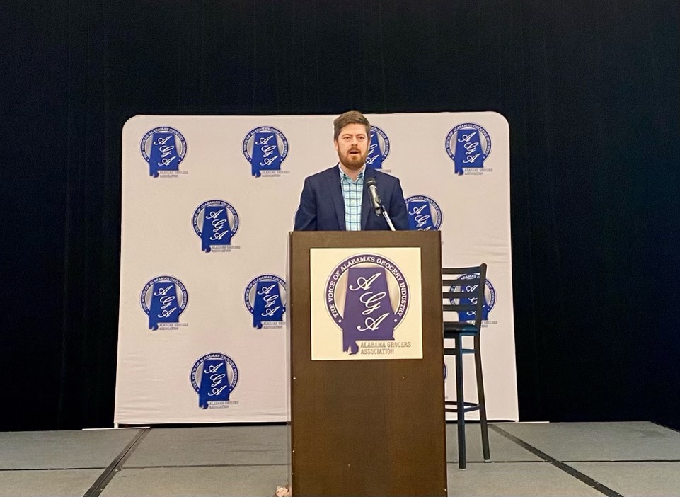 NGA_GR's tweet photo. Today, @NationalGrocers SVP of Government Relations and Counsel, Chris Jones, spoke at the @AlabamaGrocers 2021 convention about policy issues in Washington D.C. impacting independent grocers in Alabama and nationally. 

Thank you for having us @AlabamaGrocers! https://t.co/px0olrWF2h