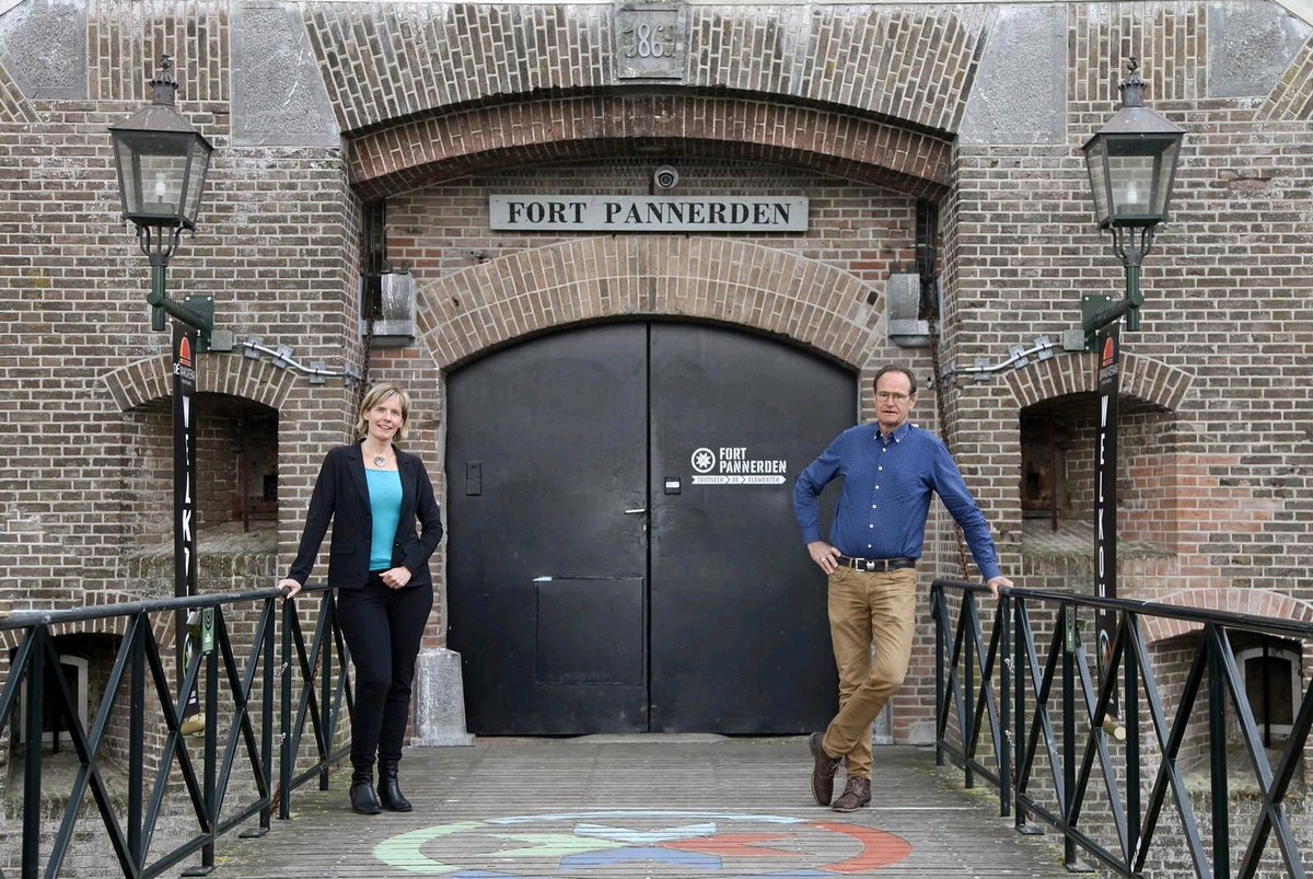 HelgaWitjes's tweet photo. Wat een fantastisch nieuws!
@Fort_Pannerden, als onderdeel van de @Waterlinie_NHW, is UNESCO Werelderfgoed geworden. Vandaag werd het besluit in China genomen.
Ontzettend trots dat we zo'n parel in @LingewaardGem hebben.
(Foto eerder genomen door @NielsSparnaaij ) https://t.co/QtotkRWHcP