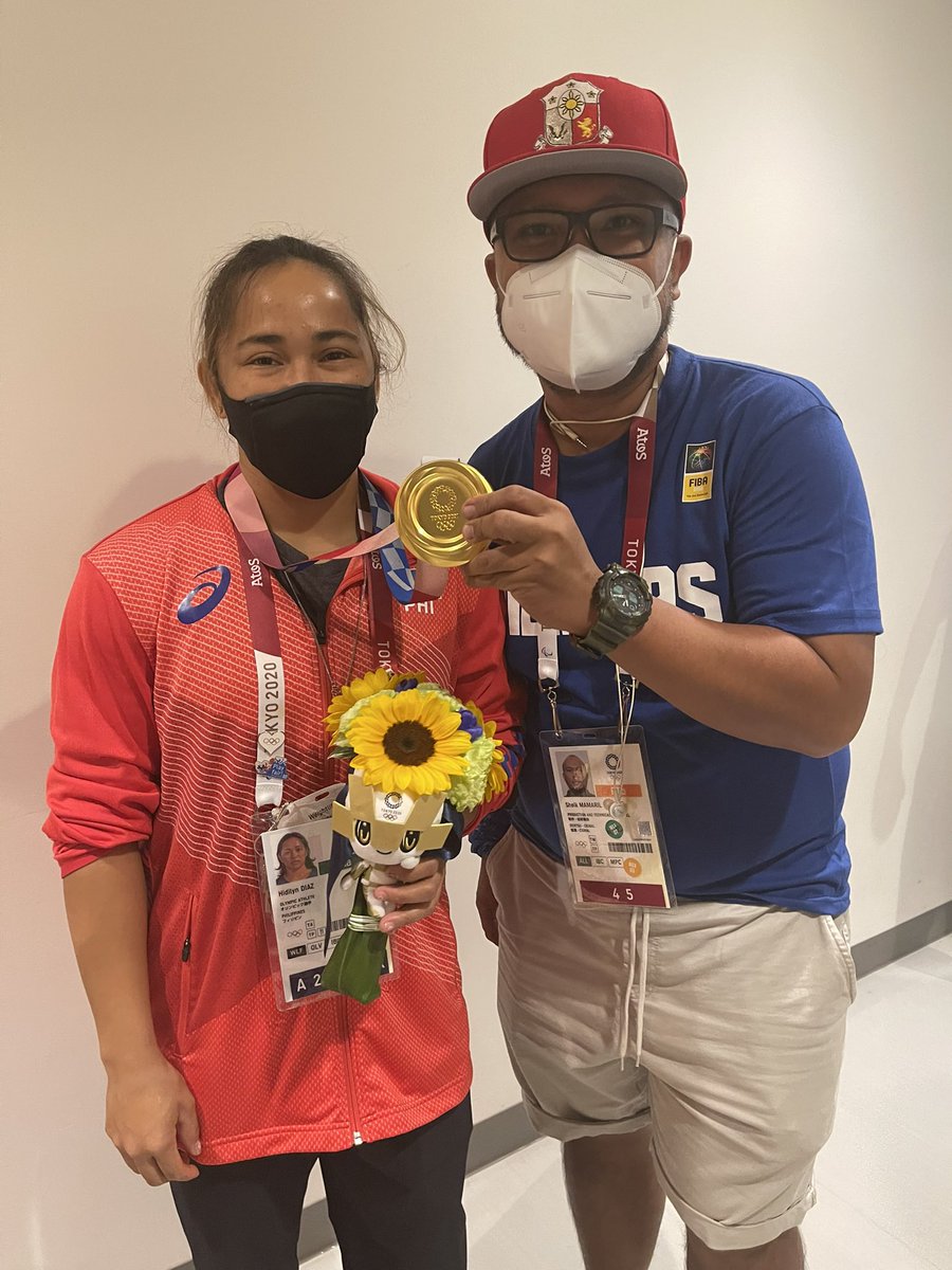 gretchenho's tweet image. Hidilyn was generous enough to invite us to hold her gold medal and take photos with it. Really feels like destiny, somehow. Thank you, @diaz_hidilyn. 

PS. Pasensya na kung sabog na kami 😂 grabe iyak 😭 #Tokyo2020 #SeeUsStronger @CignalTV