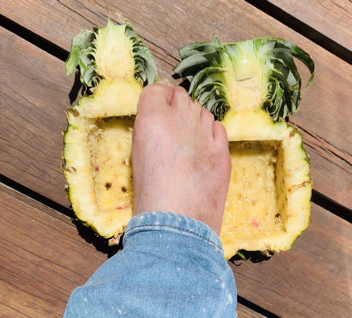 FeetMessy's tweet photo. Happy Monday. Test picture for photo session for a happy client. Custom feet pictures and videos, DM me #feet #toes #footfetish #feetonfood #feetpictures #customfeetpictures #feetvideos #customfeetvideos #foodcrush #messyfeet #malefeet https://t.co/n9wC3NUamY