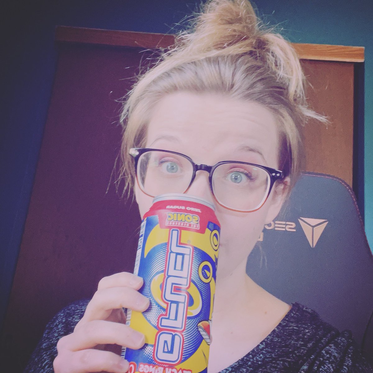 BeeblsOfficial's tweet photo. When the coffee just ain’t doing it, I turned to @GFuelEnergy . Use code “Panik” for a little extra love at checkout #corporate #workhard #workhardplay #workhardplayhard https://t.co/ezQZCnGAMD