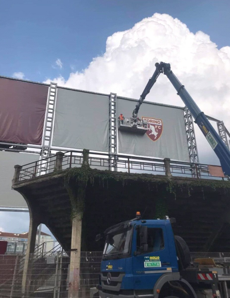 torien1906's tweet image. Cairo arrampicato che sistema i teloni. #sft #levele