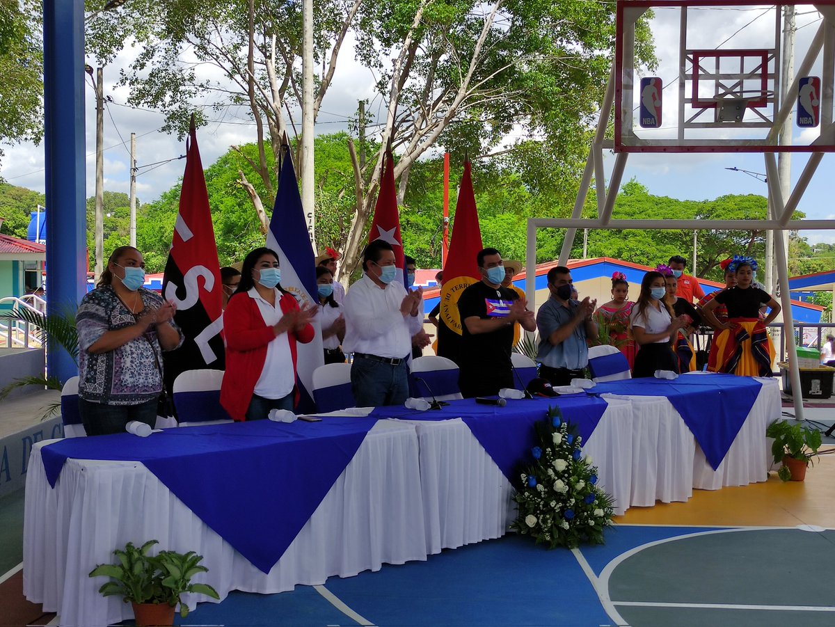 En Desarrollo | Embajador de la República de #Cuba en #Nicaragua, Sr. Juan Carlos Hernández, Cro. Salvador Vanegas, Asesor Presidencial para Educación y Comunidad Educativa participan en inauguración de obras de infraestructura escolar en el Colegio Público República de Cuba.
