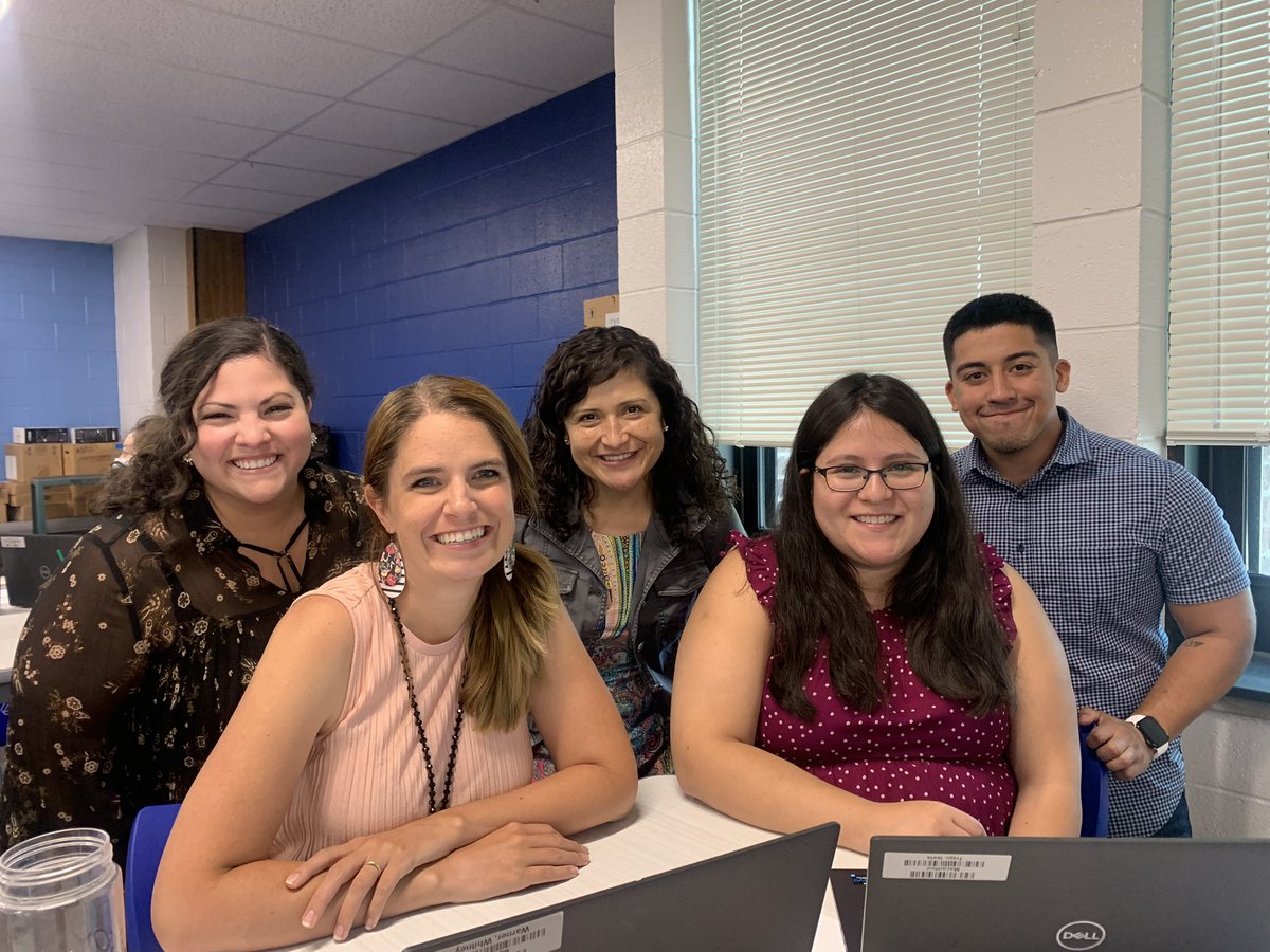 r_hernandez54's tweet photo. The Summer Yearlong Planning Sessions are up in full swing! Loving how engaged our Dual Language and Immersion staff are as they prepare for a successful school year. I love the excitement! Me encanta su entusiasmo! #WeAre54 #ReboundingTogether #SYLP https://t.co/yn2MaykDfg