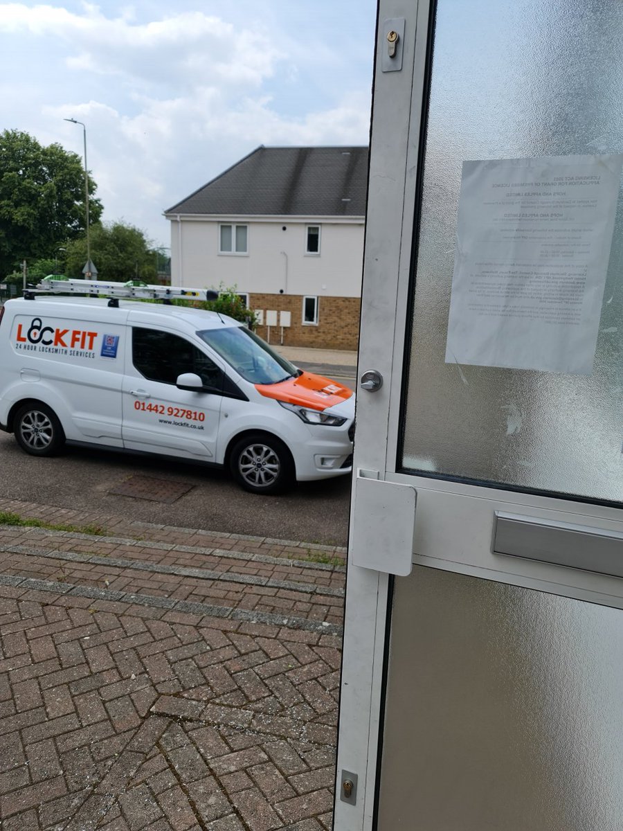 mitchy6740's tweet photo. Security upgrades on a new craft brewery site. And yes I received beer as part payment 🤣🤣

Keyed alike hook bolt top and bottom, and centre latch all on Asec security cylinders. 🍻 https://t.co/RmXTLnZ6F0